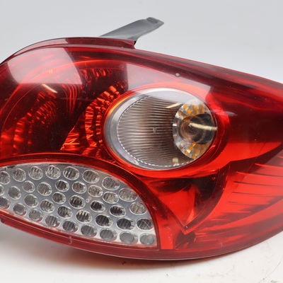 Feu arrière droit Peugeot 206 (2L_, 2M_) 1.4 hdi eco 70 (2009-2013) 5 portes