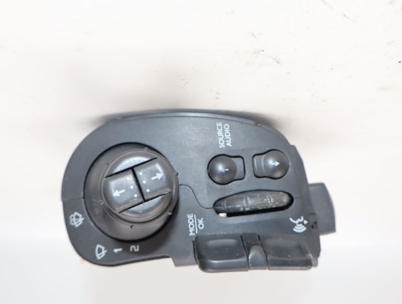 Commande essuie glace Renault KANGOO Express (FW0-1_) 1.5 dci 110 (fw06, fw12) (2013)