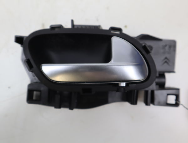 Poignee int porte ard Peugeot 2008 I (CU_) 1.2 thp 110 - puretech 110 (2015) 5 portes