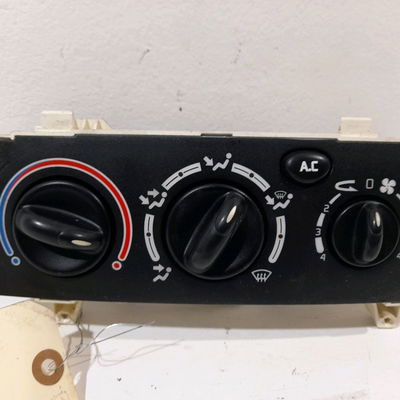 Commande de chauffage Renault SCÉNIC I Monospace (JA0-1_, FA0_) 1.6 (ja00, ja16, ja15, ja19, ja1v, ja2b, ja2c, ja0b,... (1999-2003) 5 portes