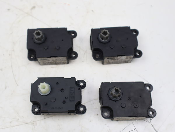 Moteur volet de chauffage Renault SCÉNIC III (JZ0-1_) 1.9 dci (jz0j, jz1j, jz1k, jz1s) (2009)
