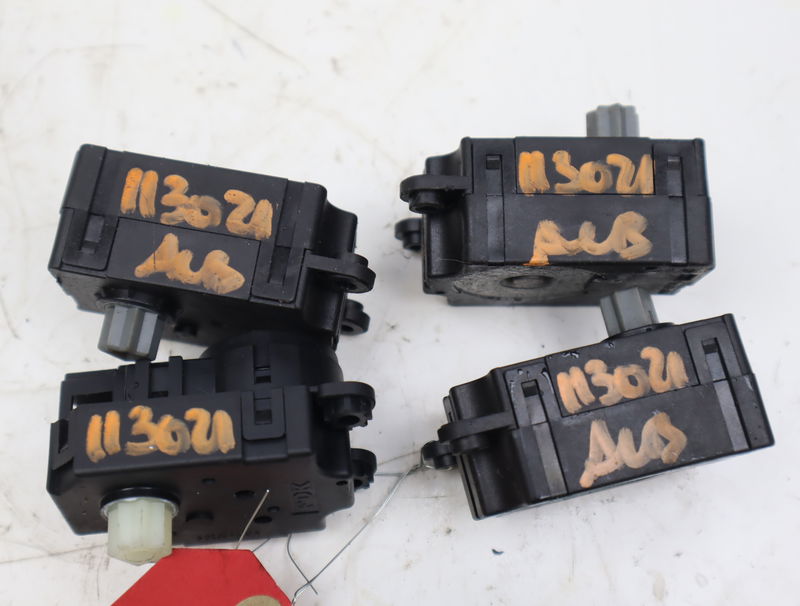 Moteur volet de chauffage Renault SCÉNIC III (JZ0-1_) 1.9 dci (jz0j, jz1j, jz1k, jz1s) (2009)