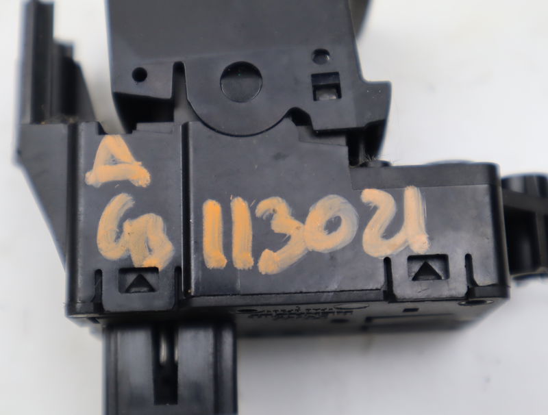 Interrupteur commande de frein a main Renault SCÉNIC III (JZ0-1_) 1.9 dci (jz0j, jz1j, jz1k, jz1s) (2009)