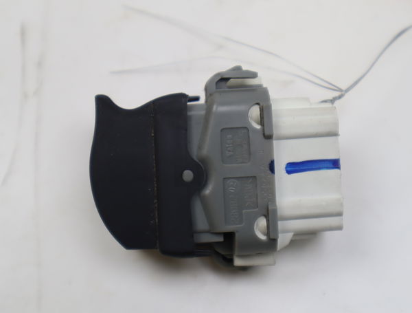 Commande lève-glace porte avant droite Renault MEGANE II (BM0-1_, CM0-1_) 1.6 16v (bm0c, cm0c) (2002-2008)