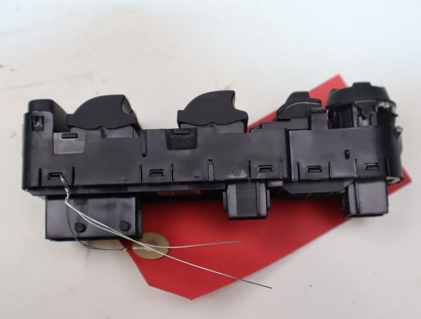 Commande lève-glace porte avant gauche Citroën C3 AIRCROSS II (2R_, 2C_) 1.2 puretech 110 (2rhnzb, 2rhnzw, 2rhnpx, 2rhnpj) (2017)