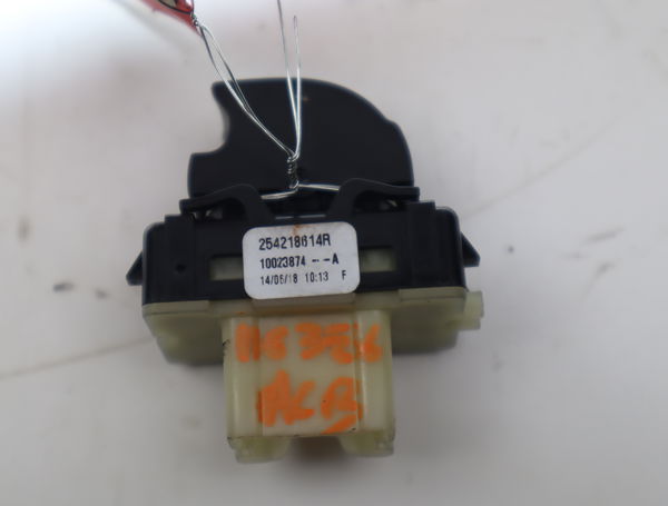 Commande lève-glace porte avant droite Renault CLIO IV (BH_) 0.9 tce 90 (2012) 5 portes