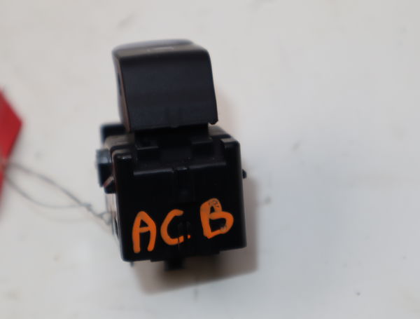 Commande lève-glace porte avant droite Ford FIESTA VII (HJ, HF) 1.1 ti-vct (2017)