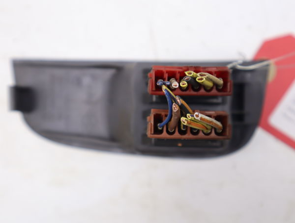 Commande lève-glace porte avant gauche Renault MEGANE I (BA0-1_) 1.9 d eco (ba0a, ba0u, ba0r) (1996-2003)