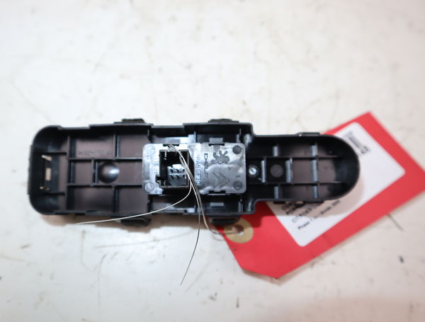 Commande lève-glace porte avant droite Citroën C5 III (RD_) 2.0 hdi (rdrhda) (2008)