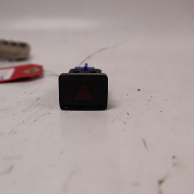 Bouton de warning Volkswagen POLO VI (AW1, BZ1, AE1) 1.0 tsi (2017)