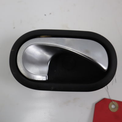 Poignee int porte avd Renault TWINGO III (BCM_, BCA_) 1.0 sce 70 (bcmb) (2015) 5 portes