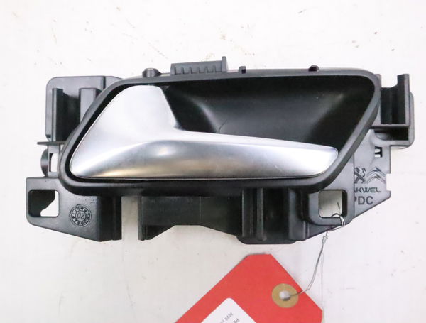 Poignee int porte avg Peugeot 2008 II (UD_, US_, UY_, UK_) 1.2 puretech 100 (2019)