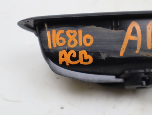 Poignee int porte arg Renault MEGANE IV 3-5 portes (B9A-M-N_) 1.3 tce 140 (b9nb) (2018)