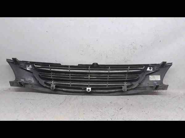 Calandre Toyota AVENSIS Break (_T22_) 2.0 td (ct220_) (1997-2003)