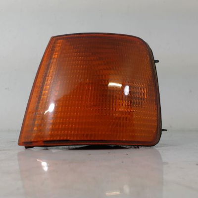 Clignotant gauche VOLKSWAGEN PASSAT III Phase 1 04-1988--11-1993 1.6i 75ch