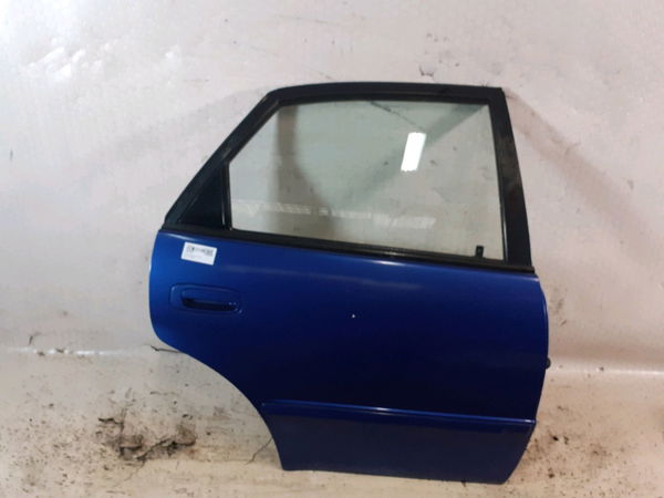 Porte arrière droite Toyota COROLLA Liftback (_E11_) 2.0 d-4d (cde110_) (2000-2002)