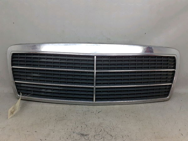 Calandre Mercedes-benz CLASSE E (W210) E 300 turbo-d (210.025) (1996-1999)