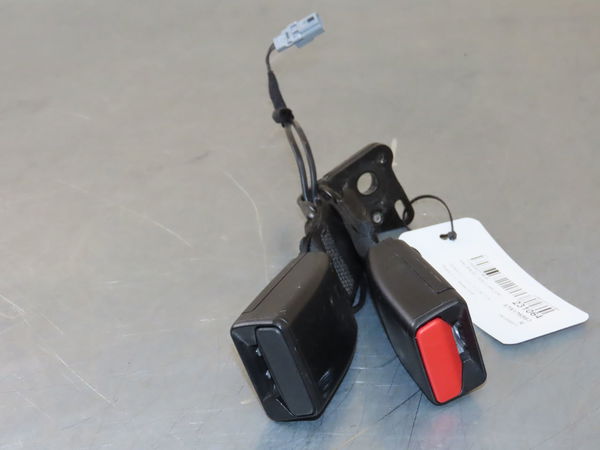 Ancrage ceinture arrière gauche Renault CLIO IV (BH_) 0.9 tce 90 (2012) 5 portes