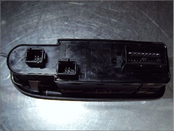 Commande lève-glace porte avant gauche Citroën C5 III (RD_) 1.6 hdi 115 (2012)