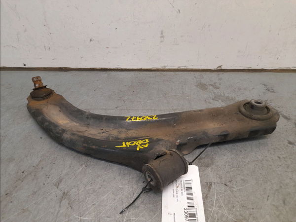 Triangle inf avd RENAULT CLIO III  1.4i 16v 100ch