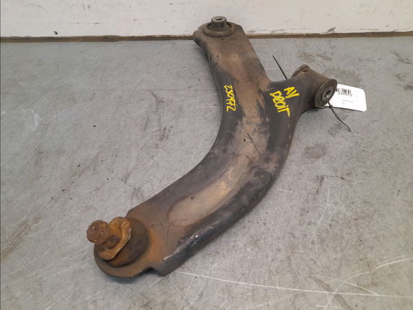 Triangle inf avd RENAULT CLIO III  1.4i 16v 100ch