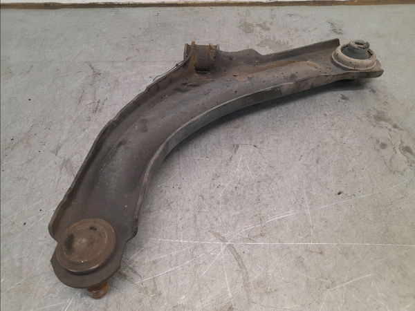 Triangle inf avd RENAULT CLIO III  1.4i 16v 100ch
