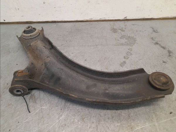 Triangle inf avd RENAULT CLIO III  1.4i 16v 100ch