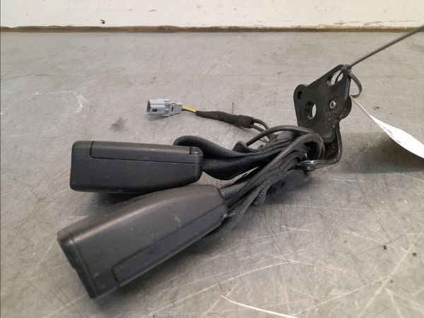 Ancrage ceinture arrière gauche Renault CLIO IV (BH_) 1.5 dci 90 (2012) 5 portes