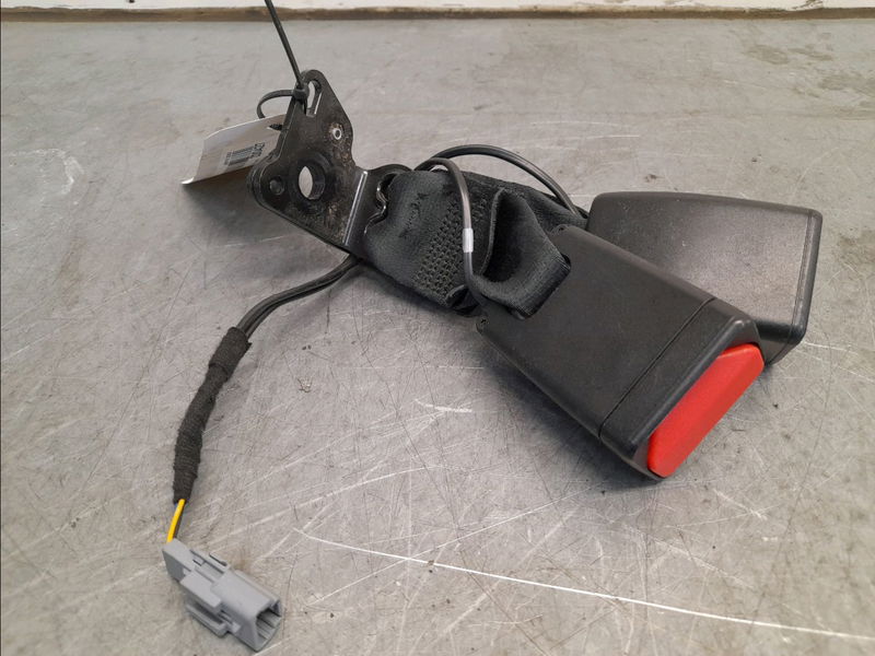 Ancrage ceinture arrière gauche Renault CLIO IV (BH_) 1.5 dci 90 (2012) 5 portes
