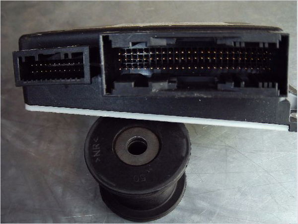 Boitier pyrotechnique Renault MEGANE III 3-5 portes (BZ0-1_, B3_) 1.5 dci (2009) 5 portes