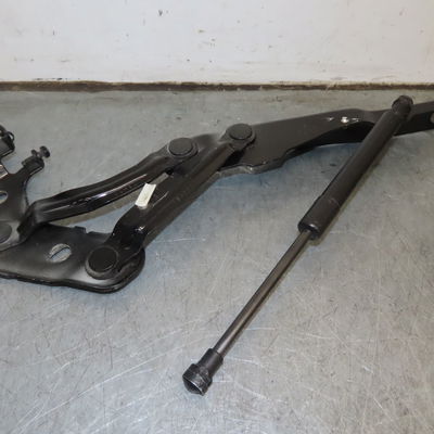 Compas d capot Audi A1 (8X1, 8XK) 1.2 tfsi (2010-2015)