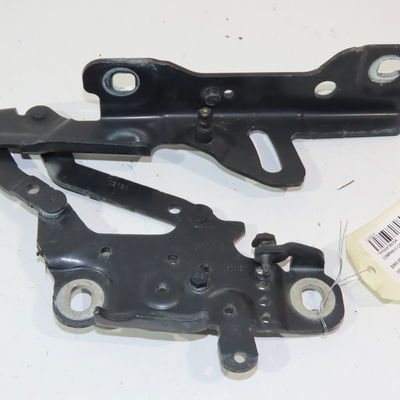 Compas g capot Bmw 1 (F21) M 135 i (2011)