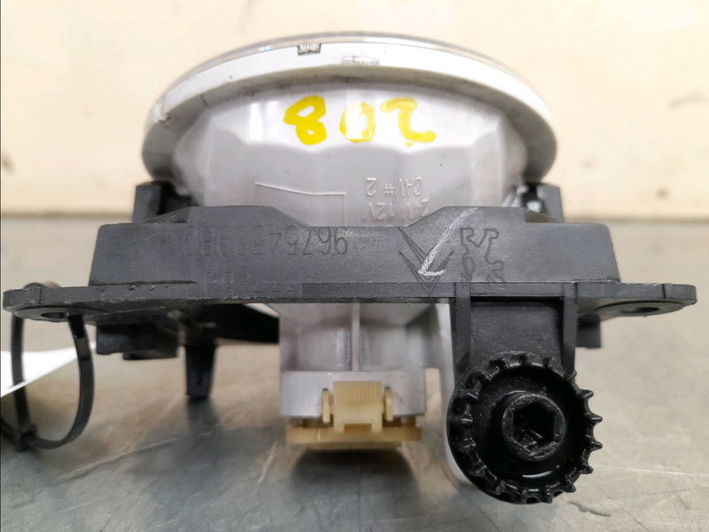 Phare antibrouillard avant droit PEUGEOT 208 II