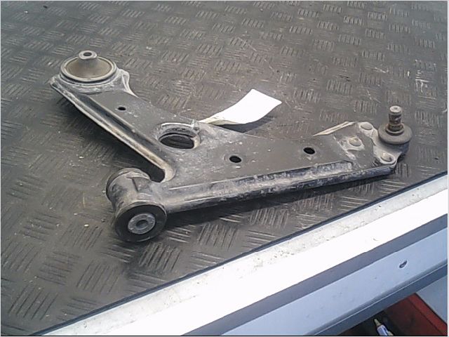 Triangle inf avg Opel CORSA D (S07) 1.0 (l08, l68) (2009-2014) 3 portes