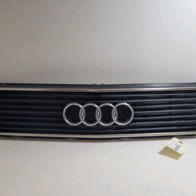 Calandre Audi 100 C3 A trois volumes (443, 444) 1.8 (1983-1989)