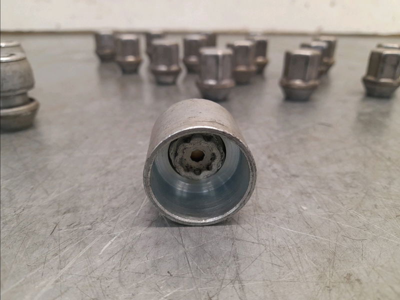 Goujon de roue  Land rover RANGE ROVER EVOQUE (L538) 2.2 d 4x4 (2011-2019)