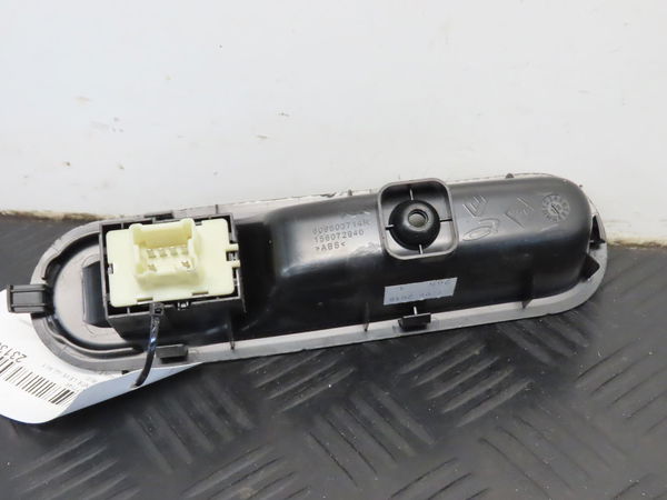 Commande lève-glace porte avant droite Renault TWINGO III (BCM_, BCA_) 1.0 sce 70 (2014) 5 portes