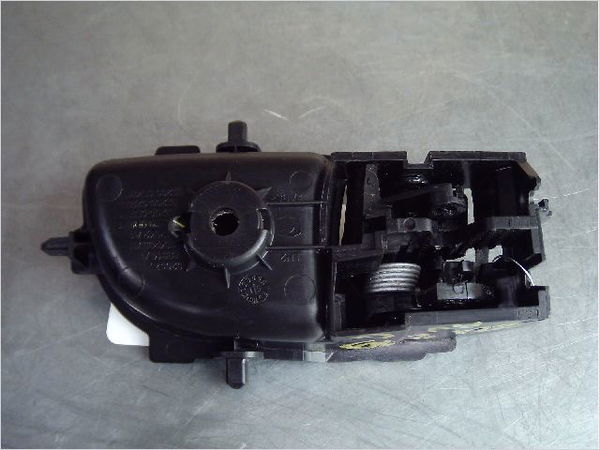 Poignee int porte ard Peugeot 108 1.0 vti (2014)