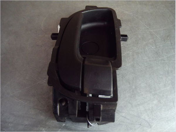 Poignee int porte avg Peugeot 108 1.0 vti (2014)