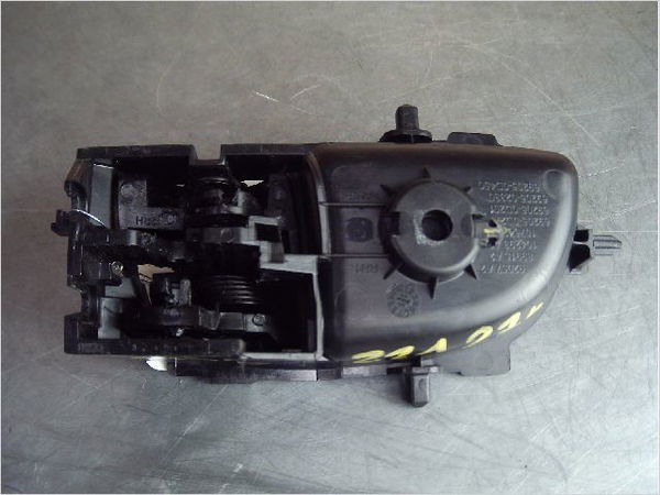 Poignee int porte avg Peugeot 108 1.0 vti (2014)