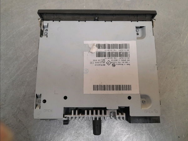 Autoradio Renault KANGOO Express (FW0-1_) 1.5 dci 70 (fw0a, kw0v) (2008) 4 portes