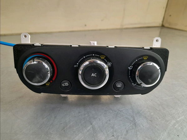 Commande de chauffage Renault CAPTUR I (J5_, H5_) 1.5 dci 90 (2013) 5 portes