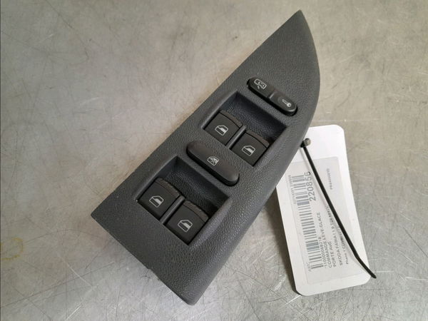 Commande lève-glace porte avant gauche Skoda FABIA I Combi (6Y5) 1.9 tdi (2000-2007)
