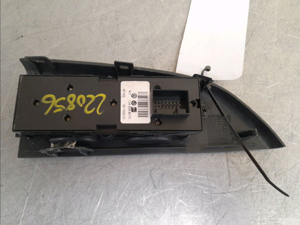 Commande lève-glace porte avant gauche Skoda FABIA I Combi (6Y5) 1.9 tdi (2000-2007)