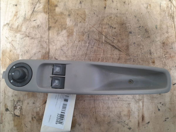 Commande lève-glace porte avant gauche Renault ZOE (BFM_) Zoe (2012)