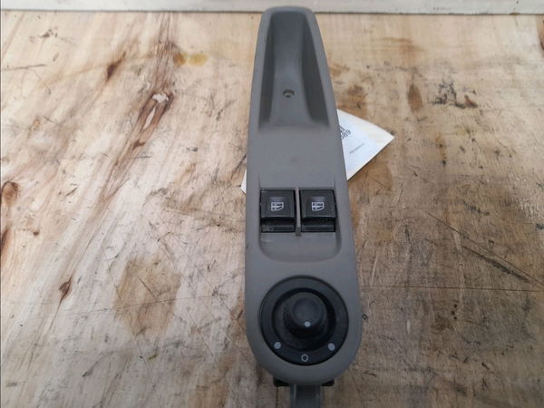 Commande lève-glace porte avant gauche Renault ZOE (BFM_) Zoe (2012)