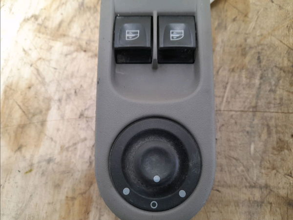 Commande lève-glace porte avant gauche Renault ZOE (BFM_) Zoe (2012)