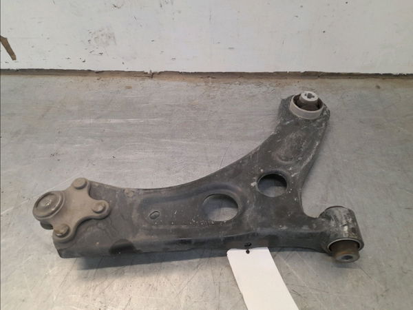 Triangle inf avg Opel CORSA F Corsa-e (68) (2019)