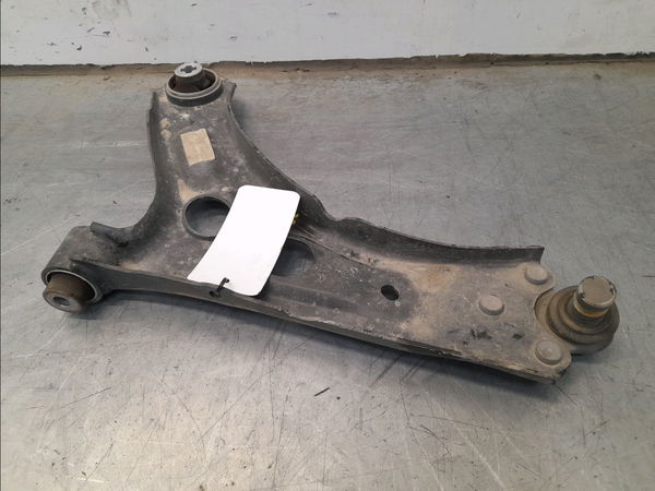 Triangle inf avg Opel CORSA F Corsa-e (68) (2019)