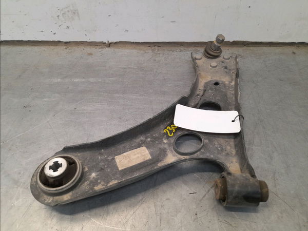 Triangle inf avg Opel CORSA F Corsa-e (68) (2019)